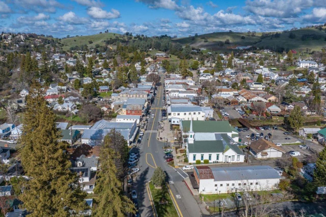 Romantic Victorian Getaway The Fox Hotel Sutter Creek Exterior photo